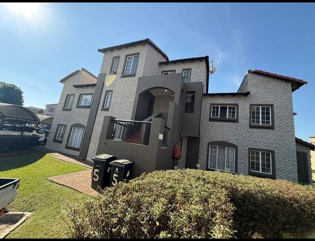 3 BEDROOM FLAT FOR SALE IN CASTLEVIEW